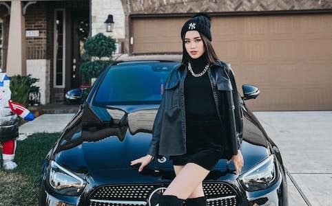 Hoa hậu Đỗ Thị Hà nhận kết quả mắc COVID-19, không thể về Việt Nam