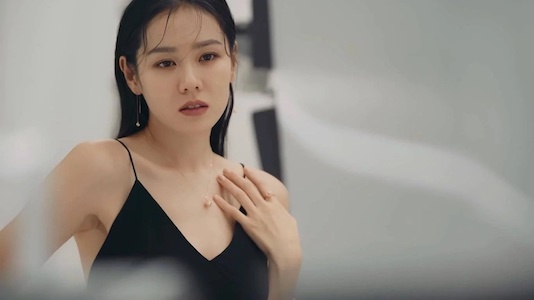 Son Ye Jin bị 