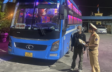 Truy bắt tài xế xe khách gây tai nạn chết người ở Quảng Bình rồi bỏ chạy 