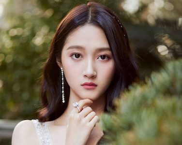 Tin tức sao Hoa ngữ mới nhất ngày 27/3: Quan Hiểu Đồng giảm cân đến mức thiếu máu