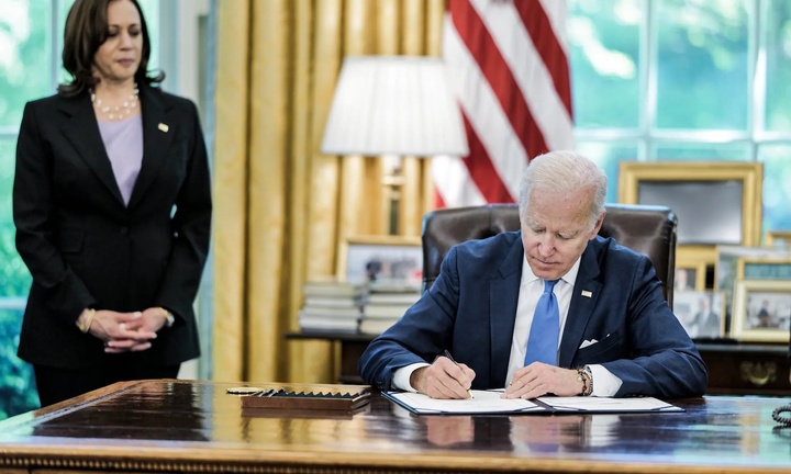 Tổng thống Biden xúc tiến viện trợ quân sự cho Ukraine