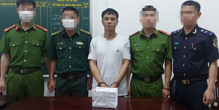 Bắt giữ đối tượng 6.000 viên ma túy, đâm thẳng xe vào cảnh sát
