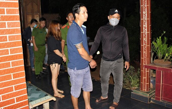 Bắt giữ đối tượng dùng bình gas khò lửa đốt ma túy khi bị công an truy kích