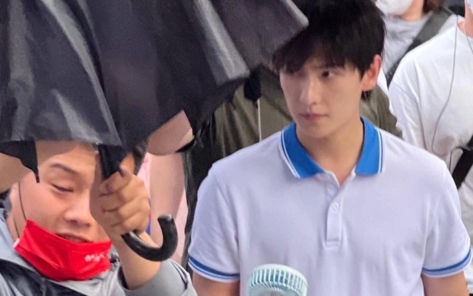 Tin tức sao Hoa ngữ mới nhất ngày 28/5: Lộ tạo hình thời học sinh của Dương Dương trong phim mới