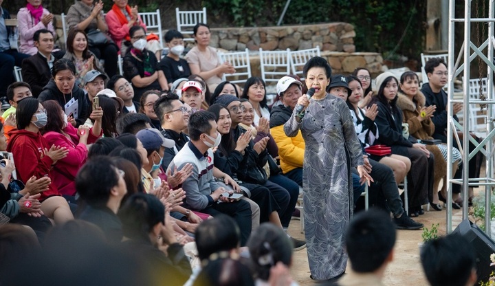 Lập biên bản xử phạt vụ ca sĩ Khánh Ly hát ca khúc không được cấp phép 