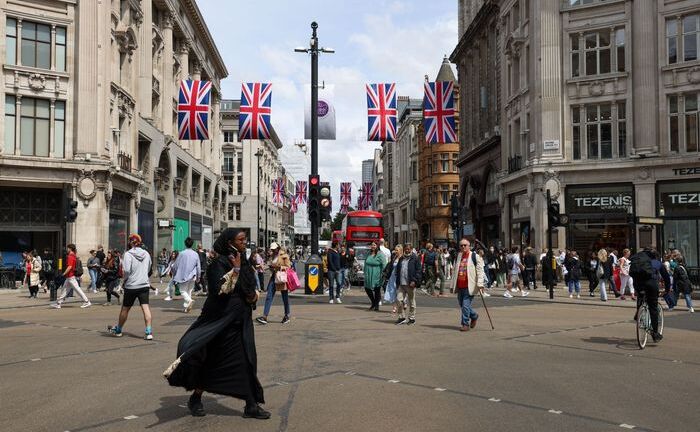 Biến thể phụ của Omicron hoành hành, thế giới đối mặt làn sóng COVID-19 mới