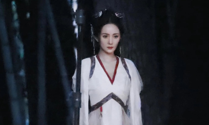 Tin tức sao Hoa ngữ mới nhất ngày 24/7: Dương Mịch trở lại phim trường sau chấn thương