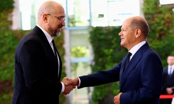Thủ tướng Ukraine thăm Đức, kêu gọi viện trợ vũ khí cho Kiev