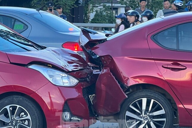 Tin tức tai nạn giao thông mới ngày 9/10: Hai phụ nữ đi xe đạp tử vong sau vụ tai nạn liên hoàn