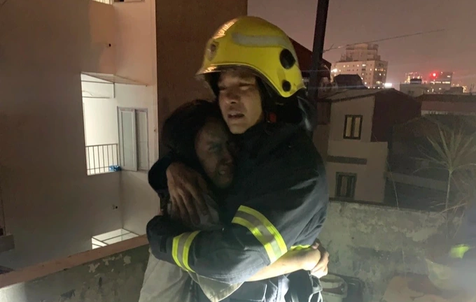 Vụ giải cứu 11 người khỏi đám cháy ở Hà Nội: Người lính cứu hỏa chia sẻ khoảnh khắc xúc động