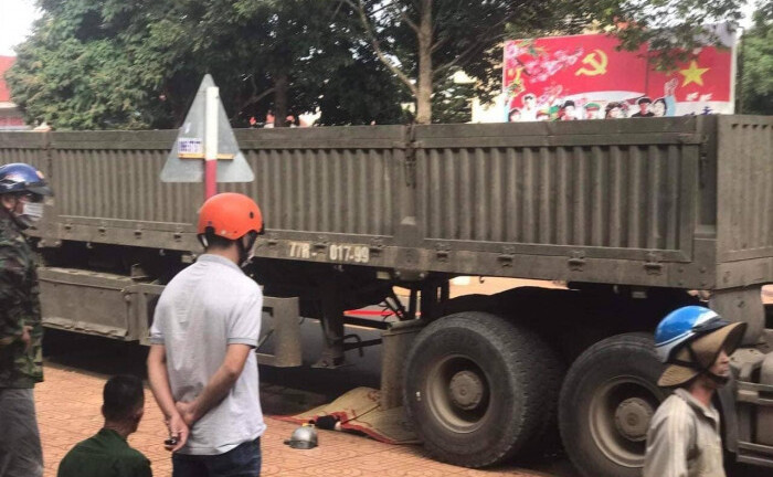 Tin tức tai nạn giao thông mới ngày 1/11: Nữ sinh cấp 3 bị xe container cán tử vong trên đường tới trường