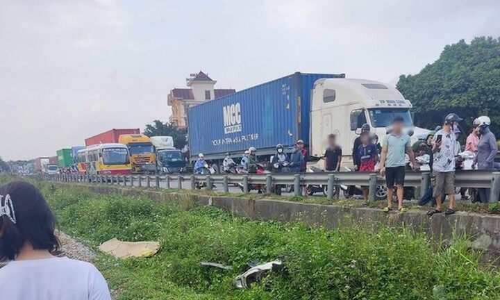 Tin tức tai nạn giao thông mới ngày 17/11: Người phụ nữ tử vong do va chạm với tàu hỏa