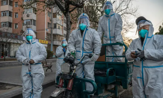 Trung Quốc nới lỏng hạn chế COVID-19, bệnh nhân cách ly tại nhà 