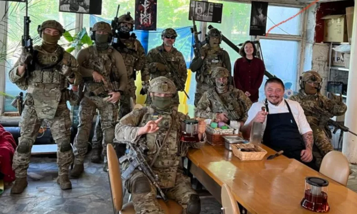Đầu bếp tiết lộ thực đơn Giáng sinh trên tiền tuyến của binh sĩ Ukraine