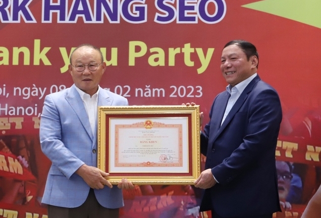 HLV Park Hang-seo nhận bằng khen của thủ tướng