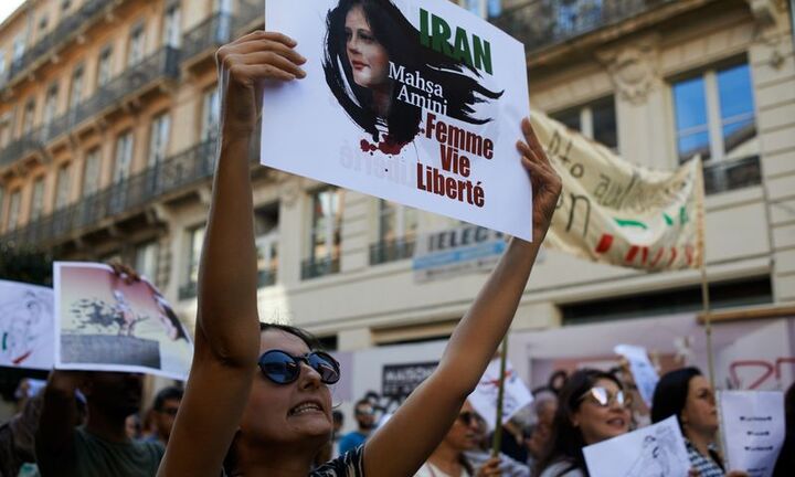 Hàng loạt nữ sinh bị tấn công bằng thuốc độc ở Iran