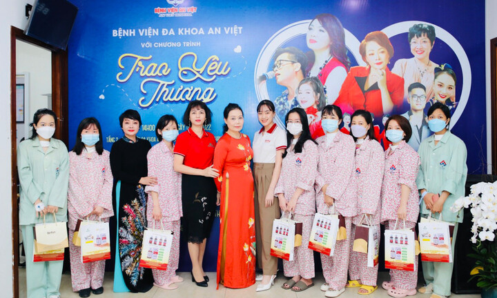 NSND Thái Bảo, Trà My xúc động trong chương trình âm nhạc Trao yêu thương