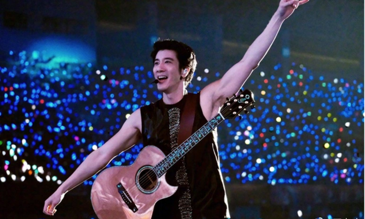 Vương Lực Hoành 'comeback' sau ồn ào bị vợ cũ kể tội