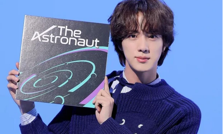 Jin (BTS) khoe ảnh