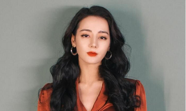 Địch Lệ Nhiệt Ba có động thái gì trước tin đồn sang nước ngoài sinh con?