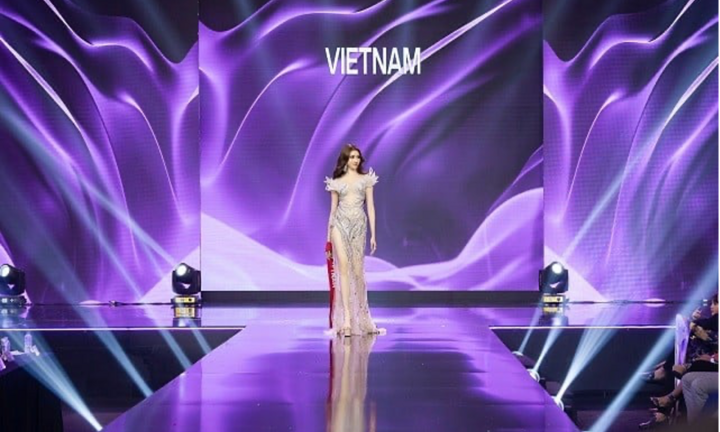 Thanh Thanh Huyền liên tục gây tranh cãi khi quấn sash vào tay