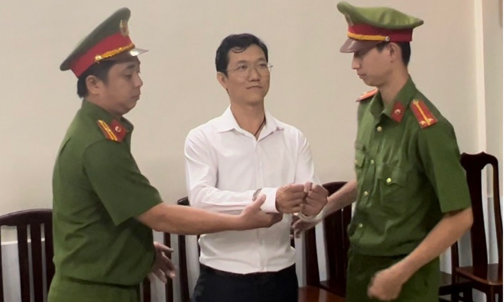 Trường ĐH Luật TPHCM ra quyết định xử lý đối với TS Đặng Anh Quân