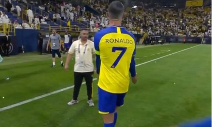 Al Nassr bị loại, Ronaldo nổi cáu với ban huấn luyện