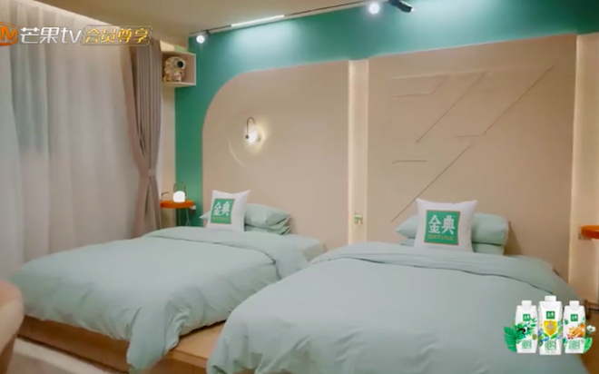 Hé lộ hình ảnh ký túc xá Tỷ Tỷ Đạp Gió Rẽ Sóng - nơi Chi Pu sống