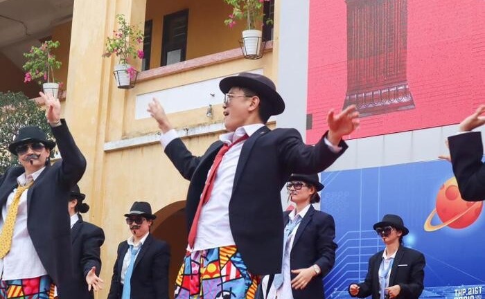 Hải Phòng: Thầy cô giáo tạo bất ngờ cho học sinh nhân ngày bế giảng