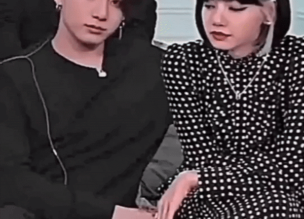 Sự thật đoạn clip ghi lại cảnh Lisa (BLACKPINK) tương tác ngọt ngào với Jungkook (BTS)