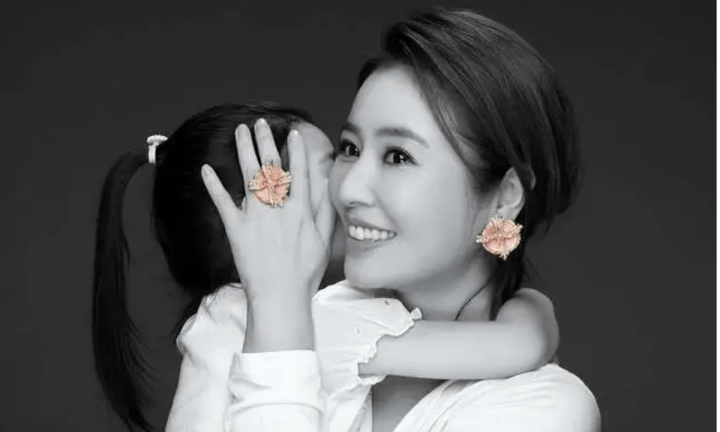 Lâm Tâm Như lần đầu tiên công khai hình ảnh con gái