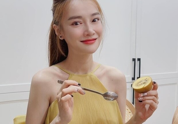 Nhã Phương lộ vóc dáng gầy gò khi mang bầu lần 2