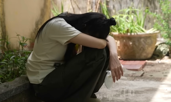 Thuý Ngân để lộ khoảnh khắc thiếu sức sống, suýt ngất khi xuất hiện trên truyền hình