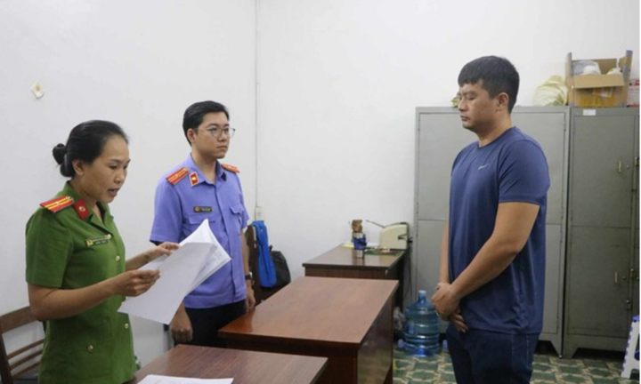 Bị khởi tố vì bóp cổ, hành hung bác sĩ, người đàn ông hối hận