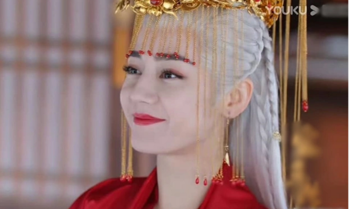 Địch Lệ Nhiệt Ba khiến khán giả thất vọng với tạo hình tân nương trong phim mới