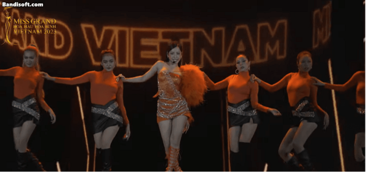 Chi Pu tái xuất tại sân khấu Việt, khán giả liên tục hò reo