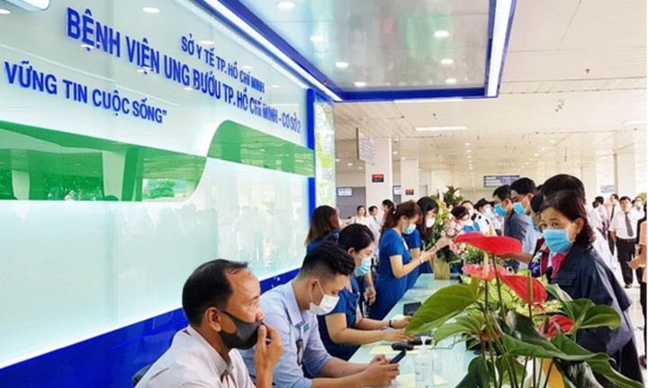 Diễn biến mới nhất trong vụ cô gái 21 tuổi tố bị bác sĩ ung bướu xâm hại