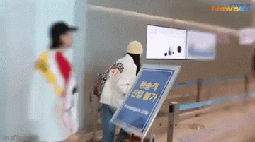 Nghi vấn Lisa (BLACKPINK) bị YG phân biệt đối xử hậu dự định mở công ty riêng?