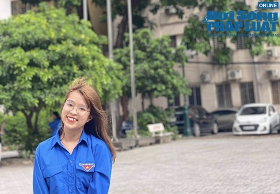 Cô bí thư Học viện Thanh thiếu niên có vẻ ngoài ngọt ngào, nhiều năm liền giật học bổng