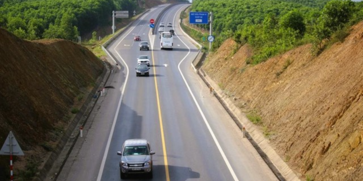 Từ ngày 4/4, những loại xe nào bị cấm trên cao tốc Cam Lộ - La Sơn?