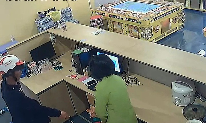 Nghi phạm dùng dao khống chế 2 nữ nhân viên tiệm game, cướp tài sản sa lưới