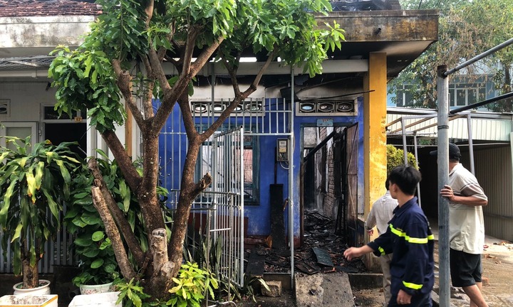 Căn nhà ở Kon Tum bị thiêu rụi sau nhiều tiếng nổ lớn