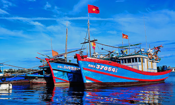 Cử tri kiến nghị bỏ quy định tàu du lịch phải gắn thiết bị định vị, Bộ GTVT nói gì?