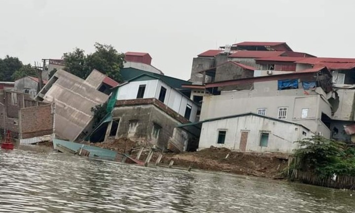 Bắc Ninh: Thêm 6 ngôi nhà bị sạt lở xuống sông Cầu 