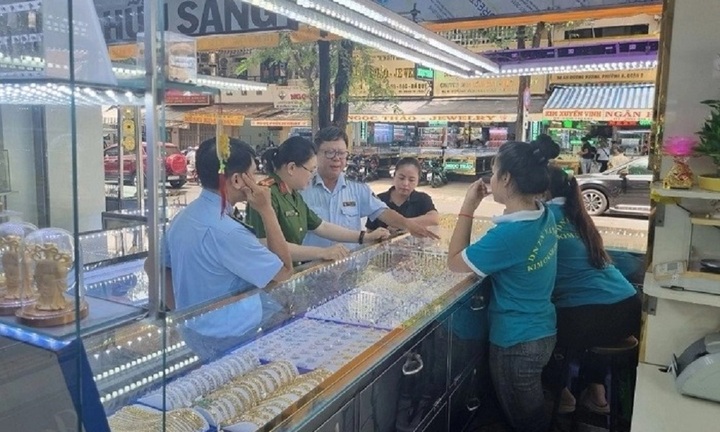 Loạt tiệm vàng ở TP.HCM bị kiểm tra đột xuất, phát hiện nhiều vi phạm