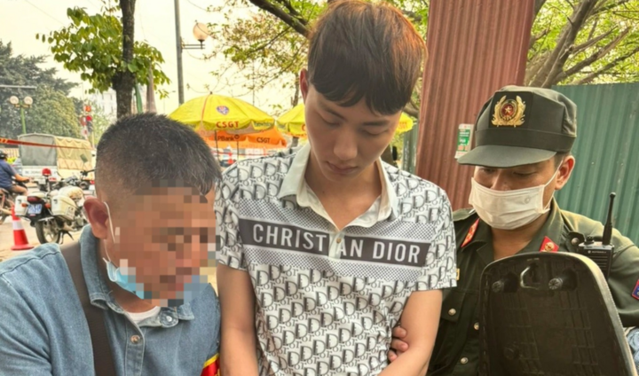 Nam thanh niên mang súng K54 đi dạo phố, bị lực lượng 141 phát hiện