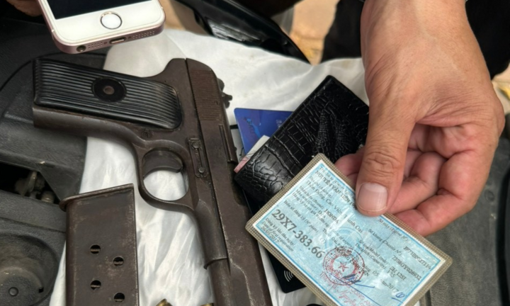 Tin tức an ninh hình sự ngày 13/4: Bắt nam thanh niên mang vũ khí quân dụng trên đường phố Hà Nội