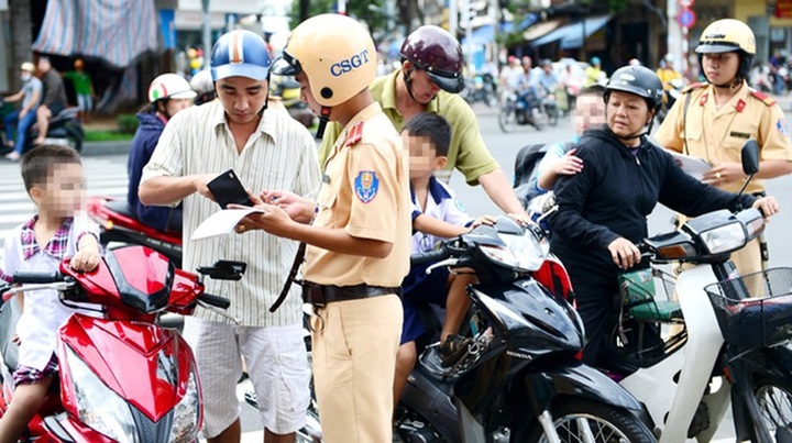 Mắc lỗi gì sẽ bị tạm giữ bằng lái xe?