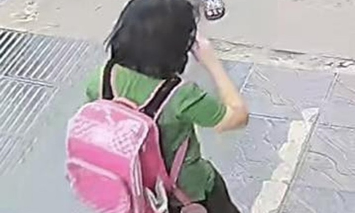 Bé gái 11 tuổi nghi