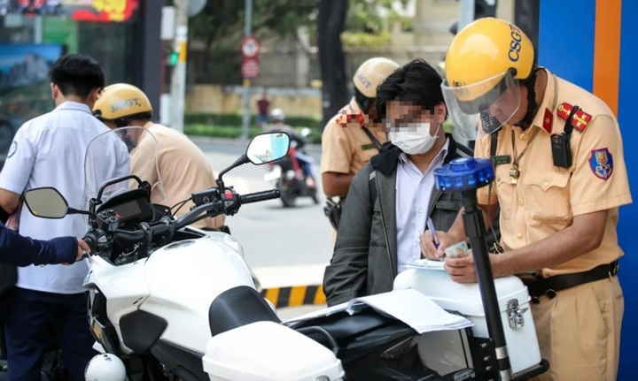 Sở GD&ĐT TP.HCM: Yêu cầu trường học không tổ chức giữ xe gắn máy khi học sinh chưa có giấy phép
